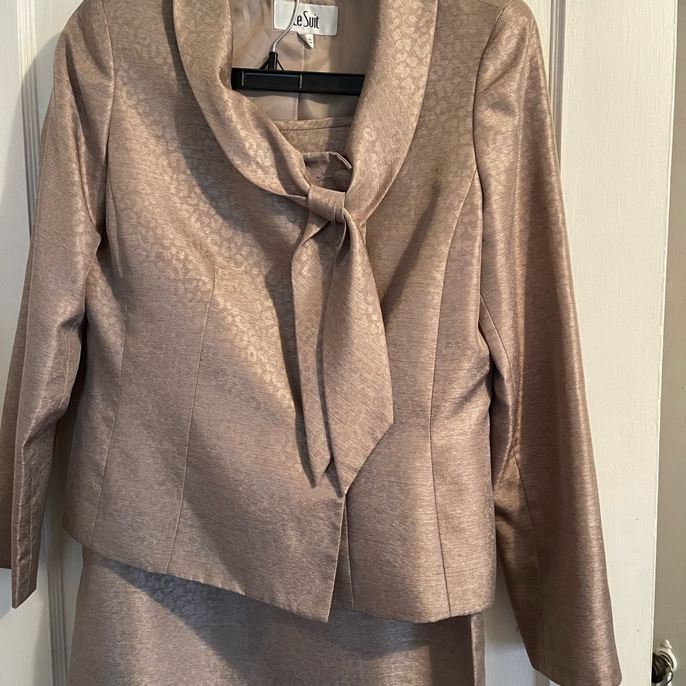 Le Suit 2 piece set size 8